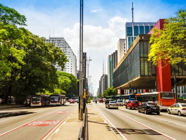 São Paulo se prepara para receber turistas na Avenida Paulista no Réveillon
